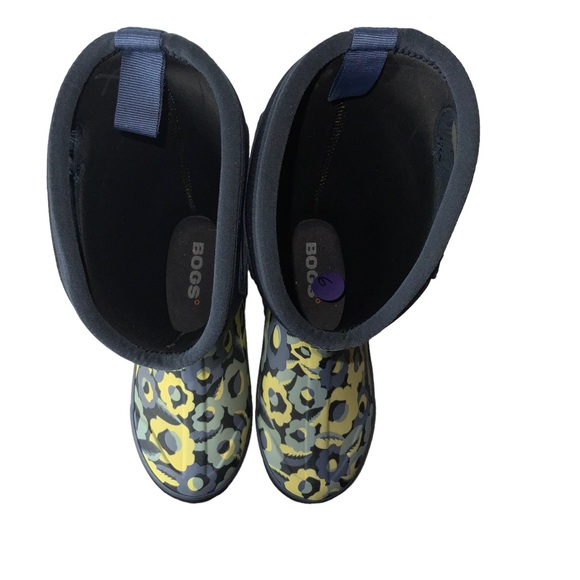 Bogs Women’s Classic Tall Floral Waterproof Rain Boot - Picture 5 of 7